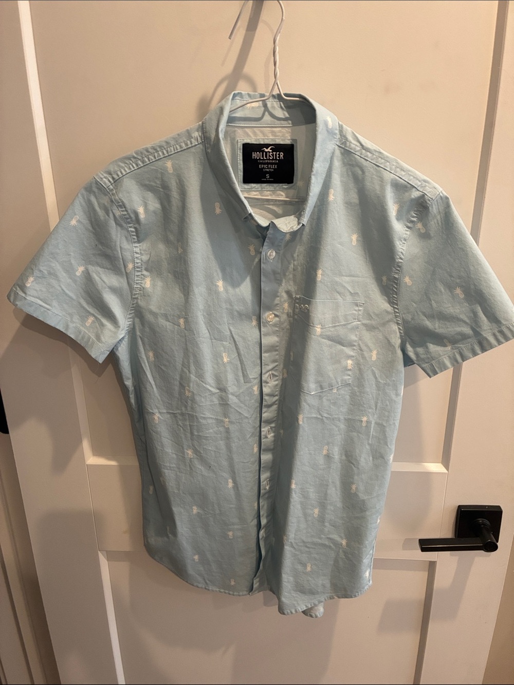 BOYS HOLLISTER  PINEAPPLE 🍍 PRINT SHIRT SIZE SMALL